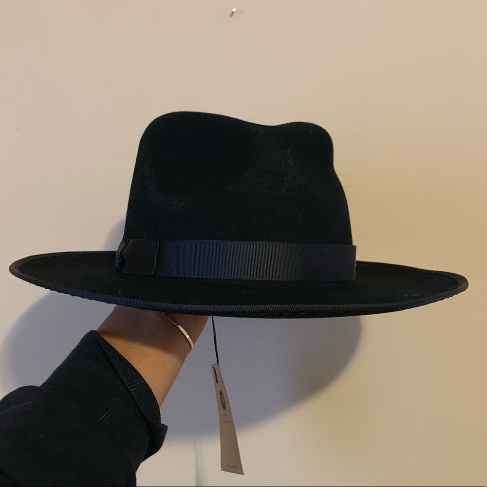 Brand new “Gigi Pip” hat. Check website for brand